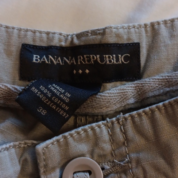 Banana Republic cargo shorts 38 - Picture 2 of 3